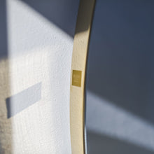 Carica l'immagine nel visualizzatore di Gallery, Specchio da muro Asta