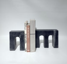 Carica l'immagine nel visualizzatore di Gallery, Fermalibri Ferrara