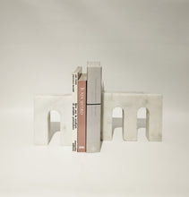 Carica l'immagine nel visualizzatore di Gallery, Fermalibri Ferrara